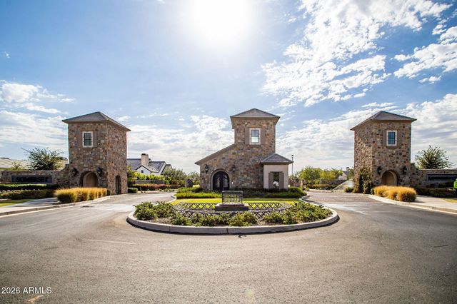 2523 E BLUE SAGE Road 106, Gilbert, AZ 85297