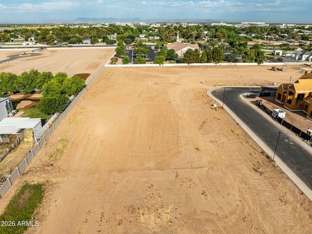 2523 E BLUE SAGE Road 106, Gilbert, AZ 85297
