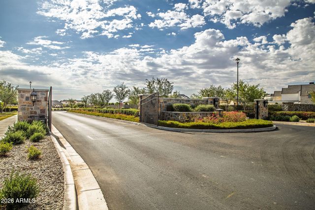 2523 E BLUE SAGE Road 106, Gilbert, AZ 85297
