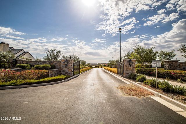 2523 E BLUE SAGE Road 106, Gilbert, AZ 85297