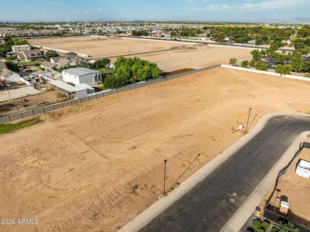 2523 E BLUE SAGE Road 106, Gilbert, AZ 85297