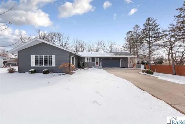 266 Cliff Drive, North Mankato, MN 56003