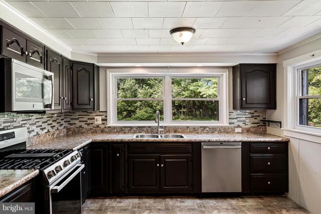 33 OREGON AVE, Mount Laurel, NJ 08054