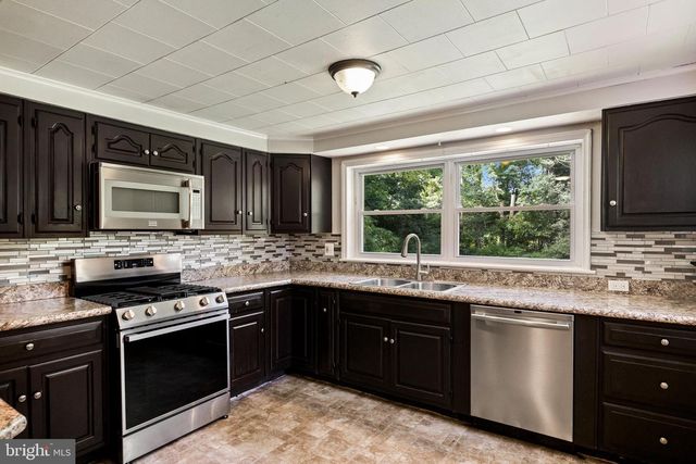 33 OREGON AVE, Mount Laurel, NJ 08054