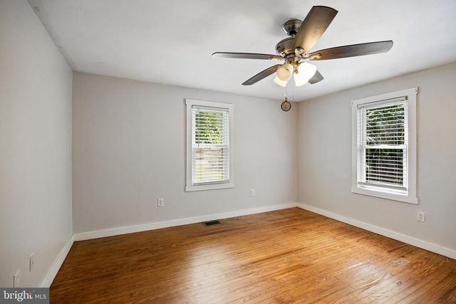 33 OREGON AVE, Mount Laurel, NJ 08054