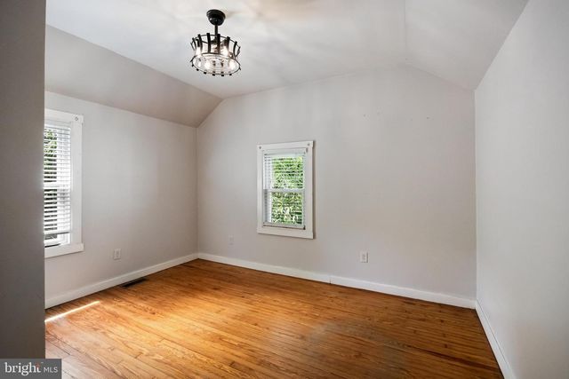 33 OREGON AVE, Mount Laurel, NJ 08054
