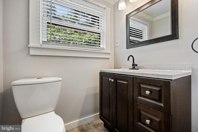 33 OREGON AVE, Mount Laurel, NJ 08054