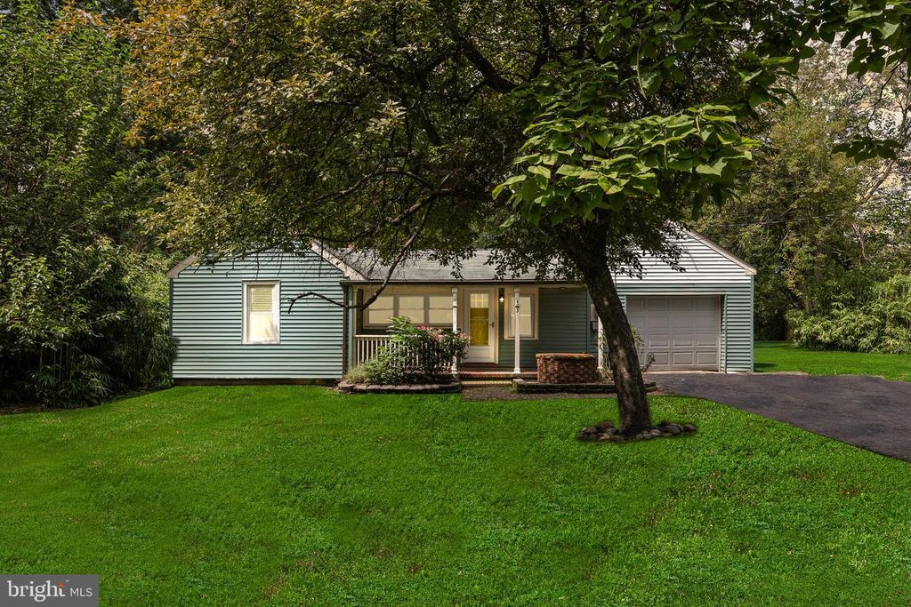 33 OREGON AVE, Mount Laurel, NJ 08054