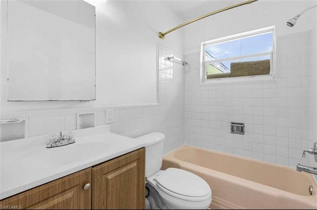 213 SE 47th ST, Cape Coral, FL 33904