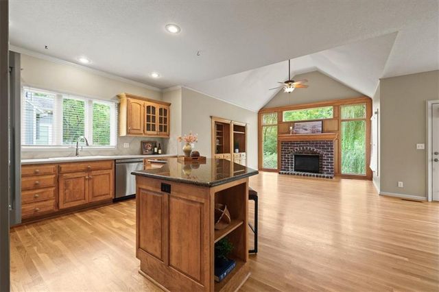 8426 Haven Street, Lenexa, KS 66219