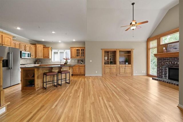 8426 Haven Street, Lenexa, KS 66219