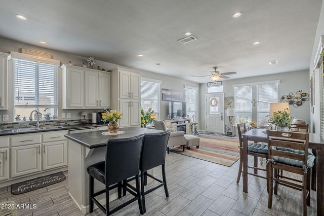 650 N Hawes Road 3215, Mesa, AZ 85207