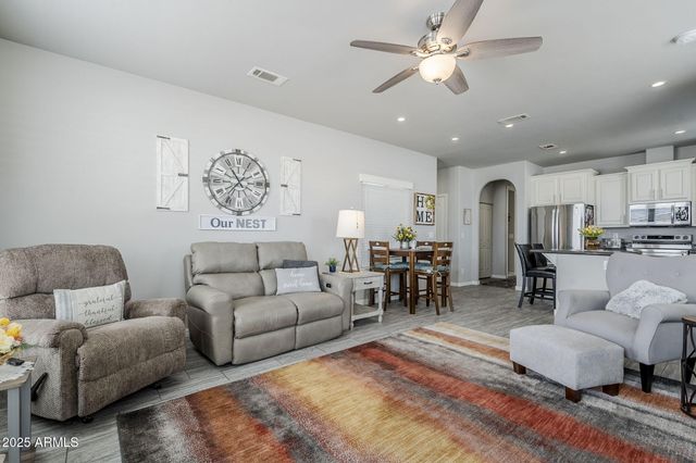 650 N Hawes Road 3215, Mesa, AZ 85207