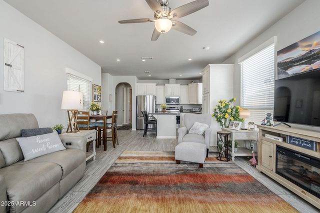 650 N Hawes Road 3215, Mesa, AZ 85207