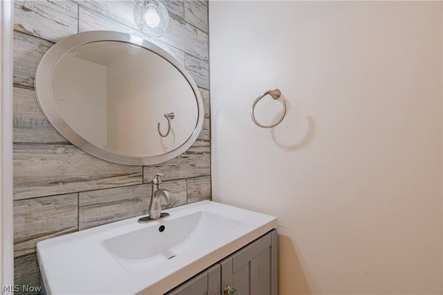 30223 Chatham Point Drive, Bay Village, OH 44140