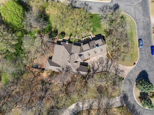 1425 N Manchester Avenue, Edmond, OK 73034