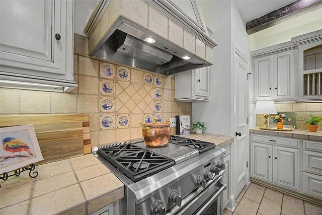 1425 N Manchester Avenue, Edmond, OK 73034