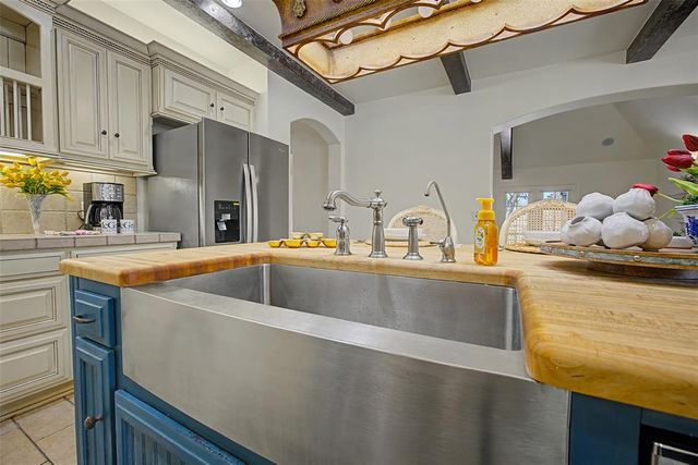 1425 N Manchester Avenue, Edmond, OK 73034