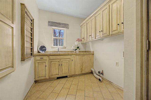 1425 N Manchester Avenue, Edmond, OK 73034