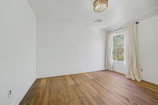 1425 N Manchester Avenue, Edmond, OK 73034