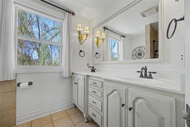 1425 N Manchester Avenue, Edmond, OK 73034