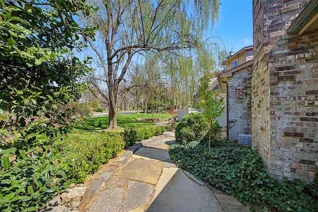 1425 N Manchester Avenue, Edmond, OK 73034