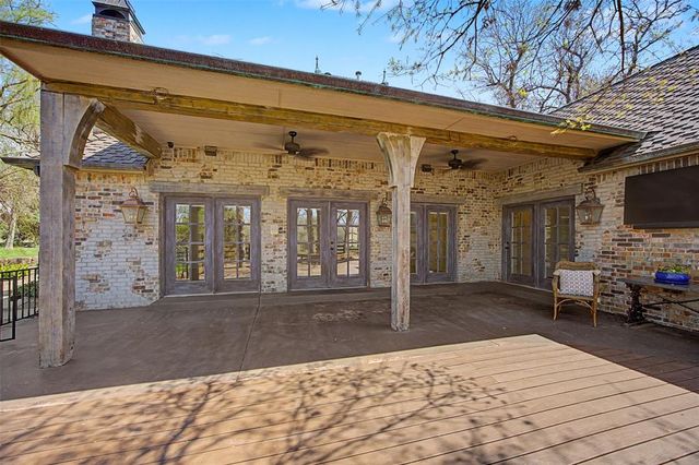 1425 N Manchester Avenue, Edmond, OK 73034