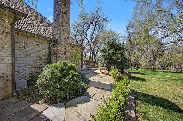 1425 N Manchester Avenue, Edmond, OK 73034