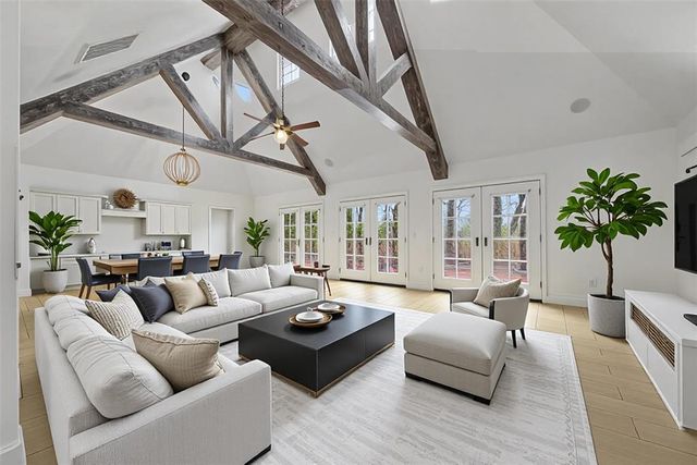 1425 N Manchester Avenue, Edmond, OK 73034