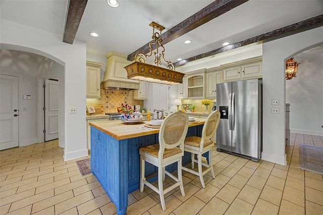 1425 N Manchester Avenue, Edmond, OK 73034