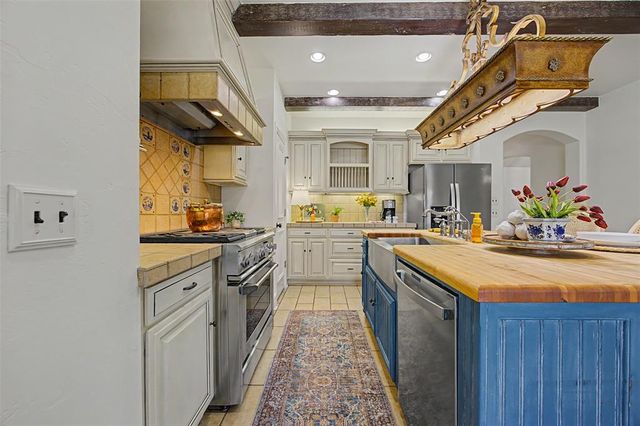 1425 N Manchester Avenue, Edmond, OK 73034