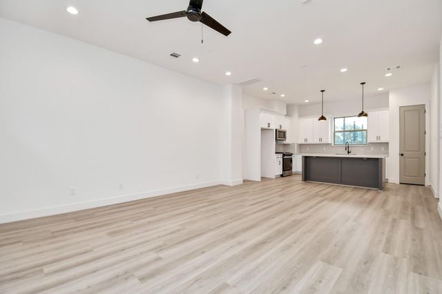 2335 Eagle St, Houston, TX 77004