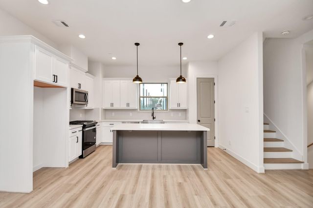 2335 Eagle St, Houston, TX 77004