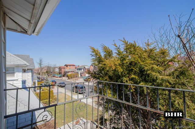 154 Beaumont Street, Brooklyn, NY 11235