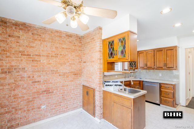 154 Beaumont Street, Brooklyn, NY 11235