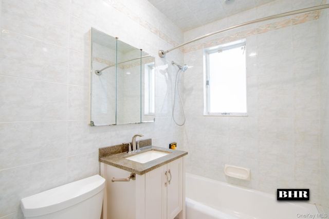 154 Beaumont Street, Brooklyn, NY 11235