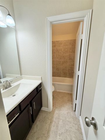 2704 Camden Hill Lane, Pearland, TX 77089