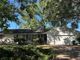 9312 Mohawk Lane, Leawood, KS 66206