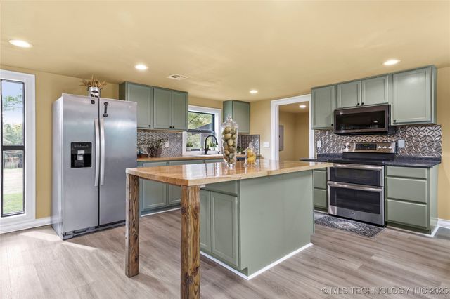 28012 E 58th Street S, Broken Arrow, OK 74014