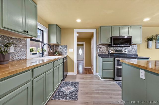 28012 E 58th Street S, Broken Arrow, OK 74014