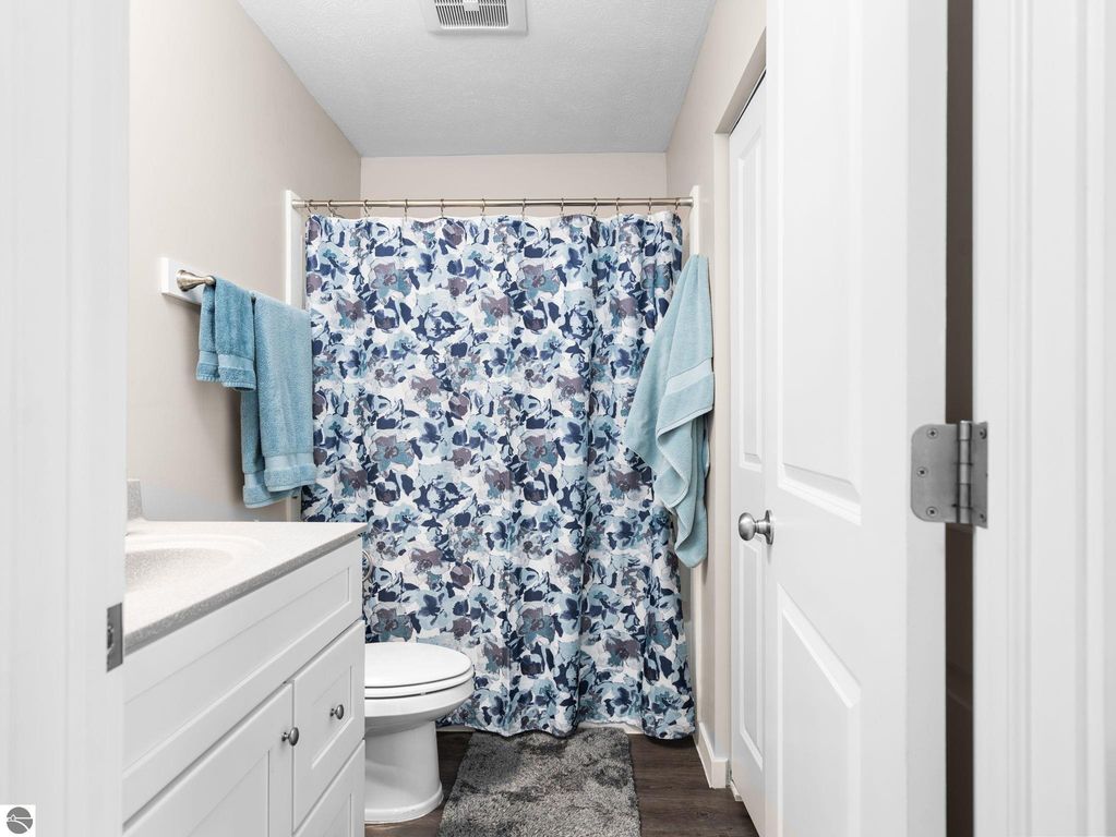 Image 13 of property listing at 4577 Quail Court, Traverse City, MI 49685