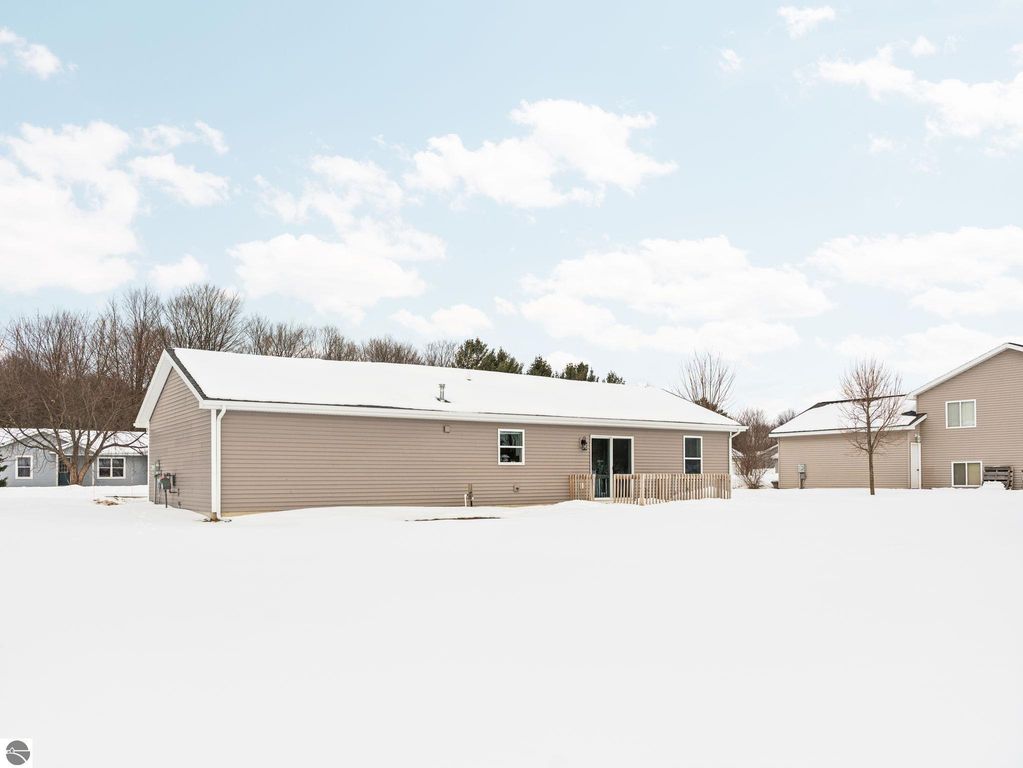 Image 16 of property listing at 4577 Quail Court, Traverse City, MI 49685