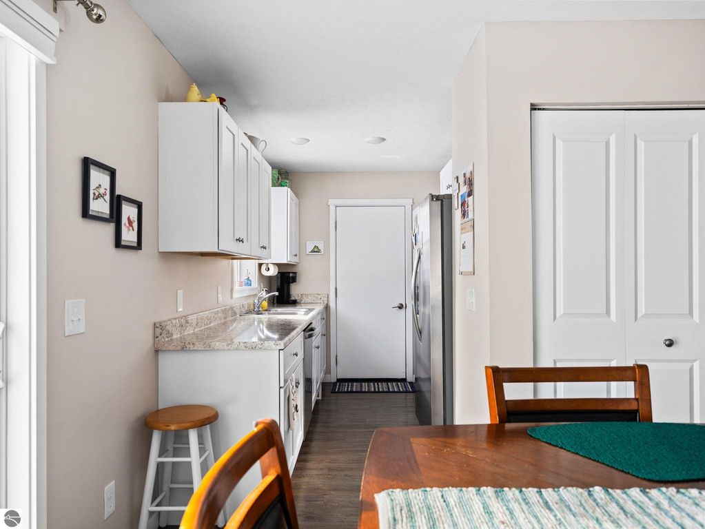 Image 5 of property listing at 4577 Quail Court, Traverse City, MI 49685