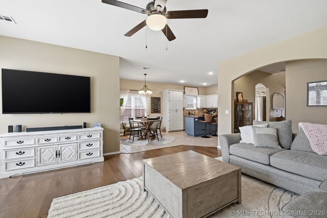 10338 E 111th Place, Bixby, OK 74008