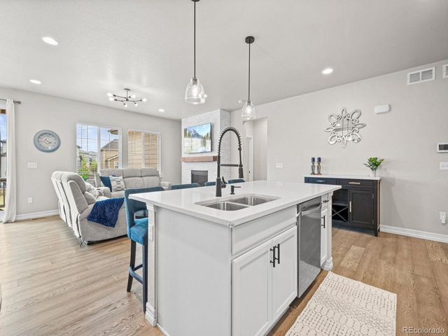 7379 S Shady Grove Way, Aurora, CO 80016