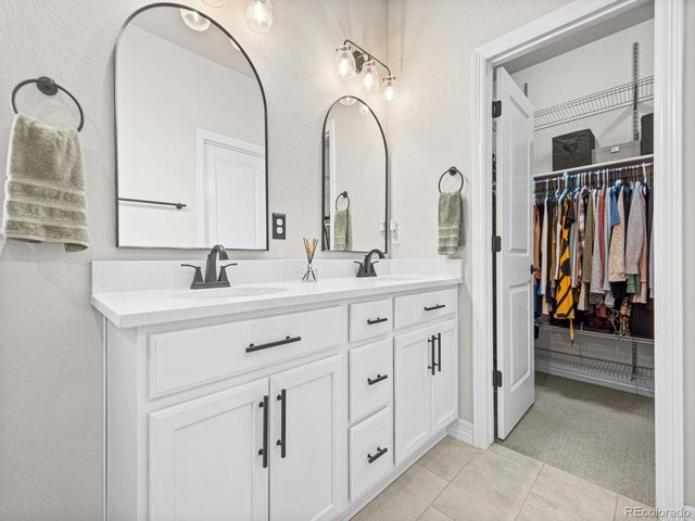 7379 S Shady Grove Way, Aurora, CO 80016