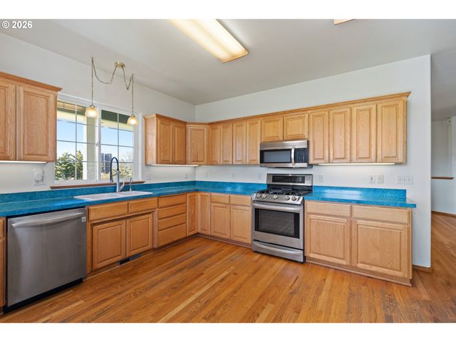 145 CROSS CREEK Dr, Roseburg, OR 97471