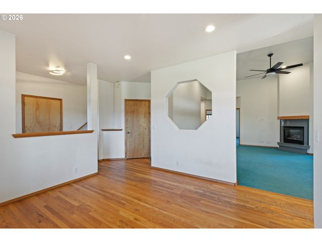 145 CROSS CREEK Dr, Roseburg, OR 97471