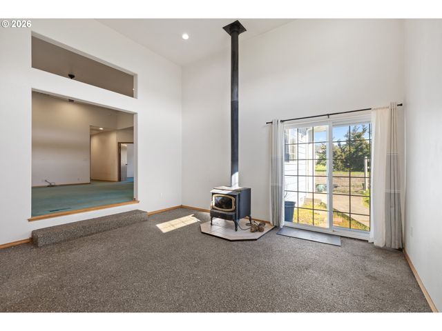 145 CROSS CREEK Dr, Roseburg, OR 97471