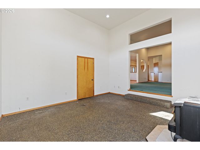 145 CROSS CREEK Dr, Roseburg, OR 97471